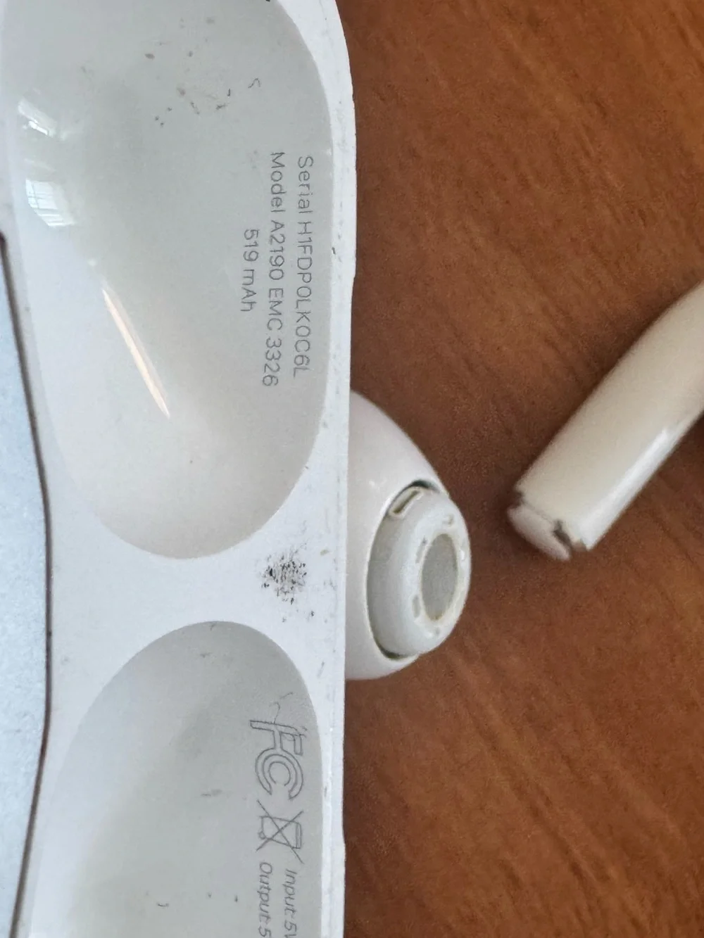 Apple White Bluetooth Earbuds Charging Case